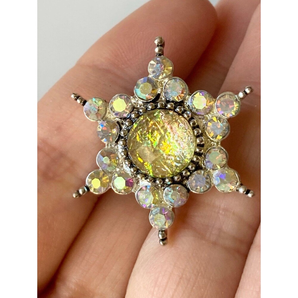 Vintage pretty rhinestone snowflake pin